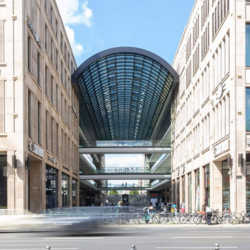 Werden Sie Teil des Mall of Berlin Teams - Junior Centermanager gesucht! Werden Sie Teil des Mall of Berlin Teams - Junior Centermanager gesucht!